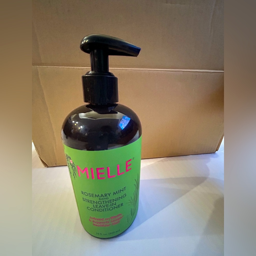 Mielle Rosemary Mint Strengthening Leave in Conditioner.  Brand New.